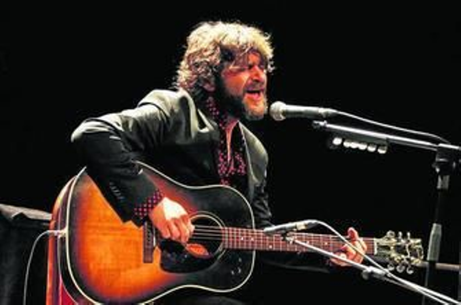 Quique González estuvo dos horas cantando las canciones que le pidió el público.