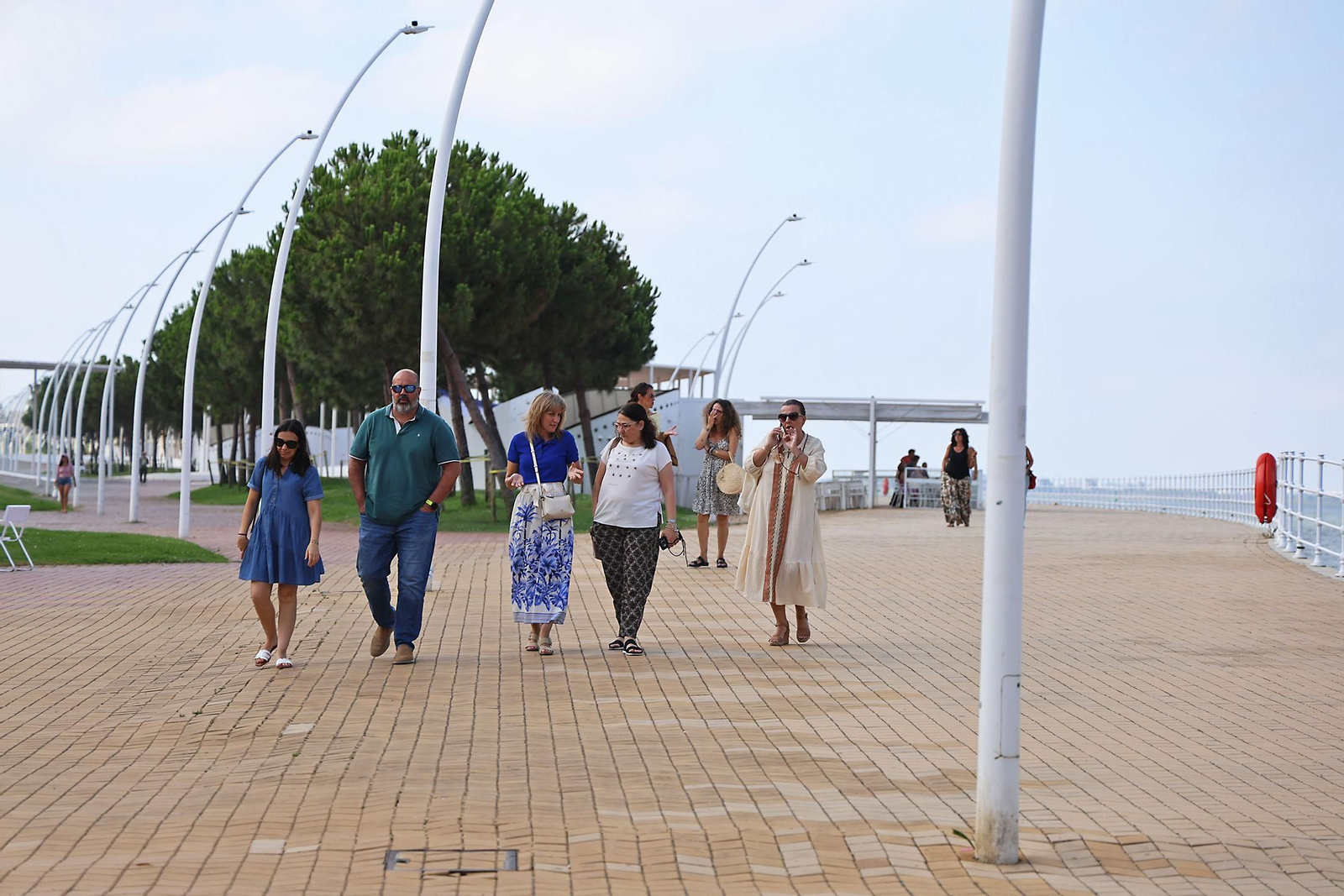 Imágenes del ambiente en el entorno del Paseo de la Ría