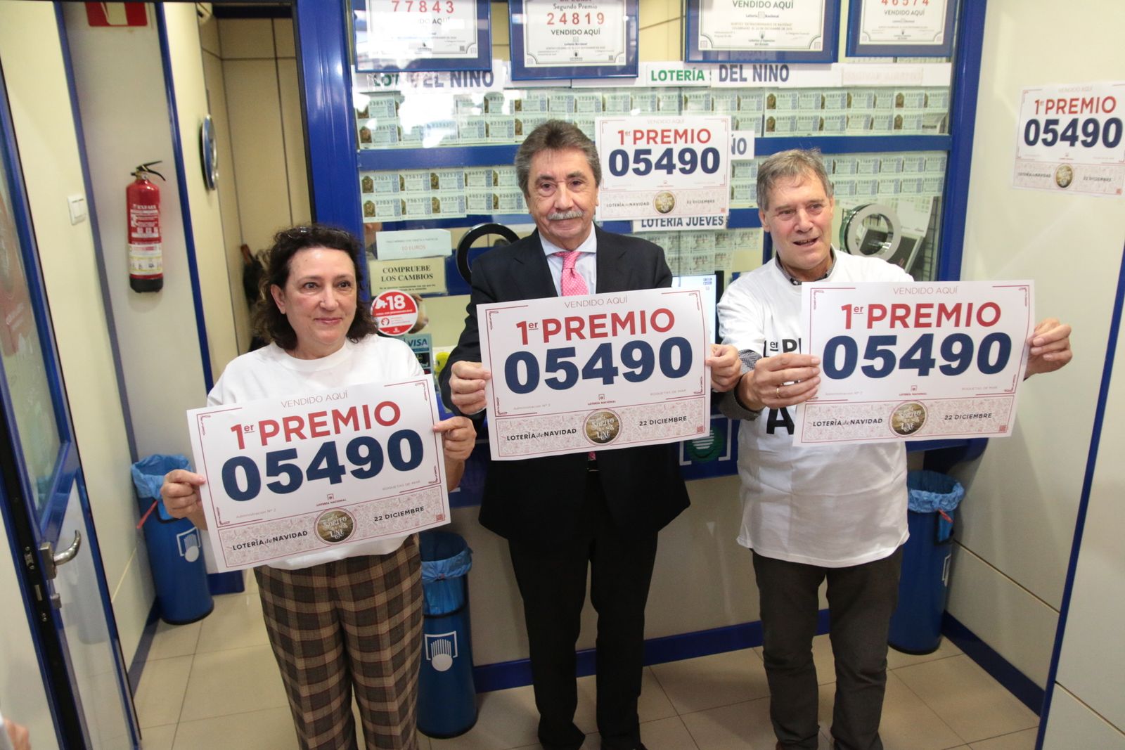 Imágenes de los premiados por la Lotería de Navidad en Almería y provincia