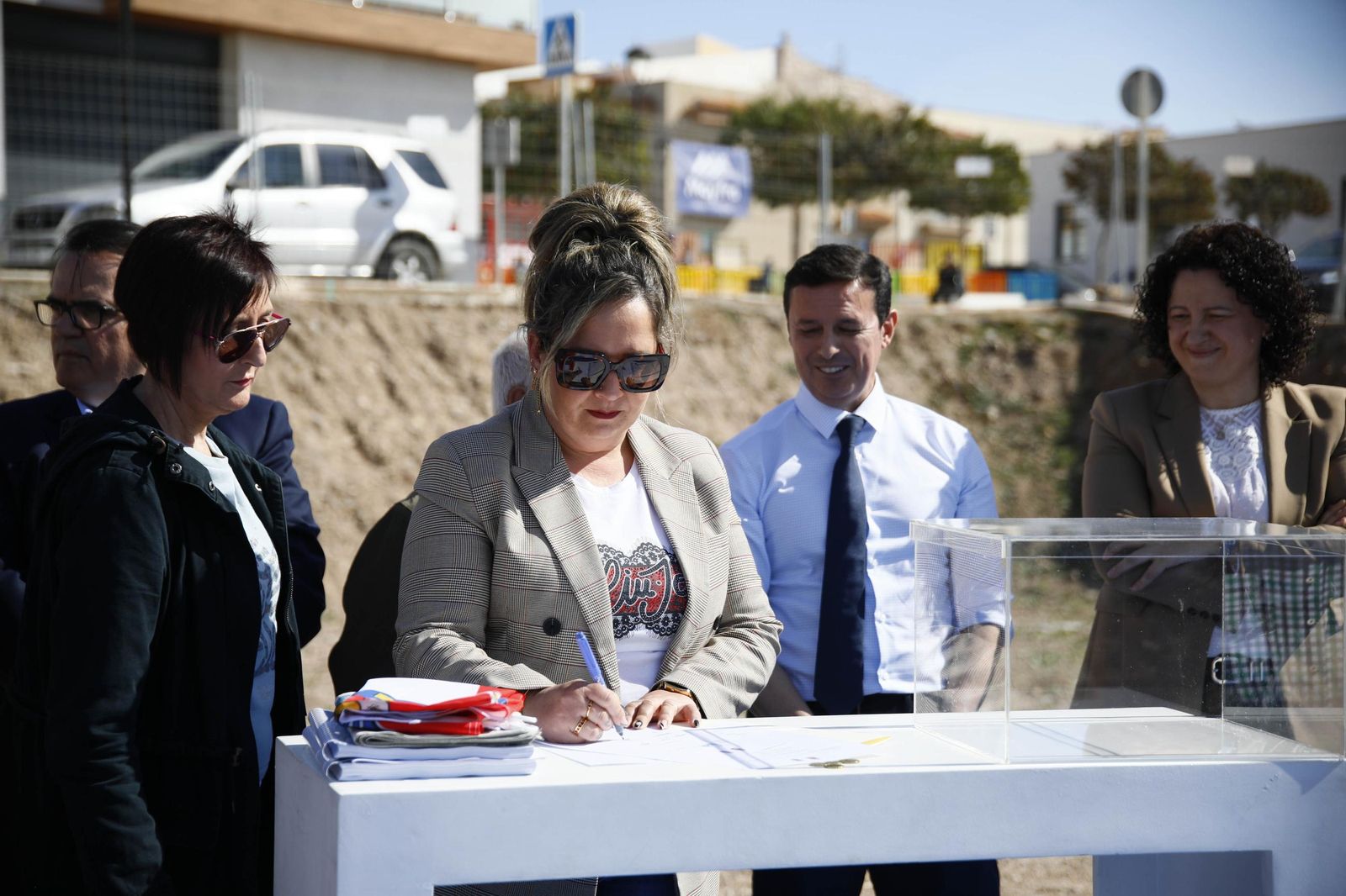 Las imágenes de la primera piedra del Centro de mayores en Balanegra