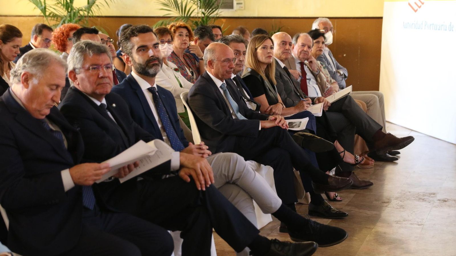 El alcalde de Almería junto a otras autoridades e invitados a las jornadas