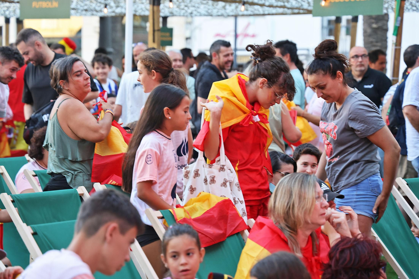 Imágenes de la Fan zone en Huelva de la Final de la Eurocopa entre Inglaterra y España Imágenes de la Fan zone en Huelva de la Final de la Eurocopa entre Inglaterra y España