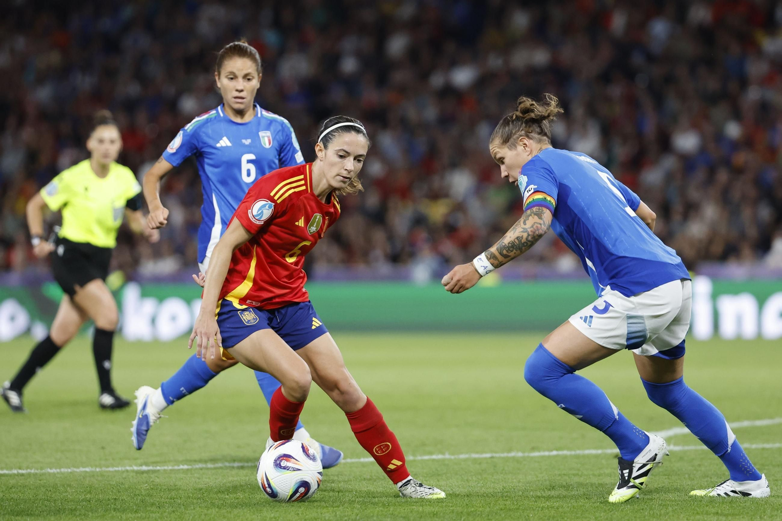 Las fotos del Italia - España de la Eurocopa femenina