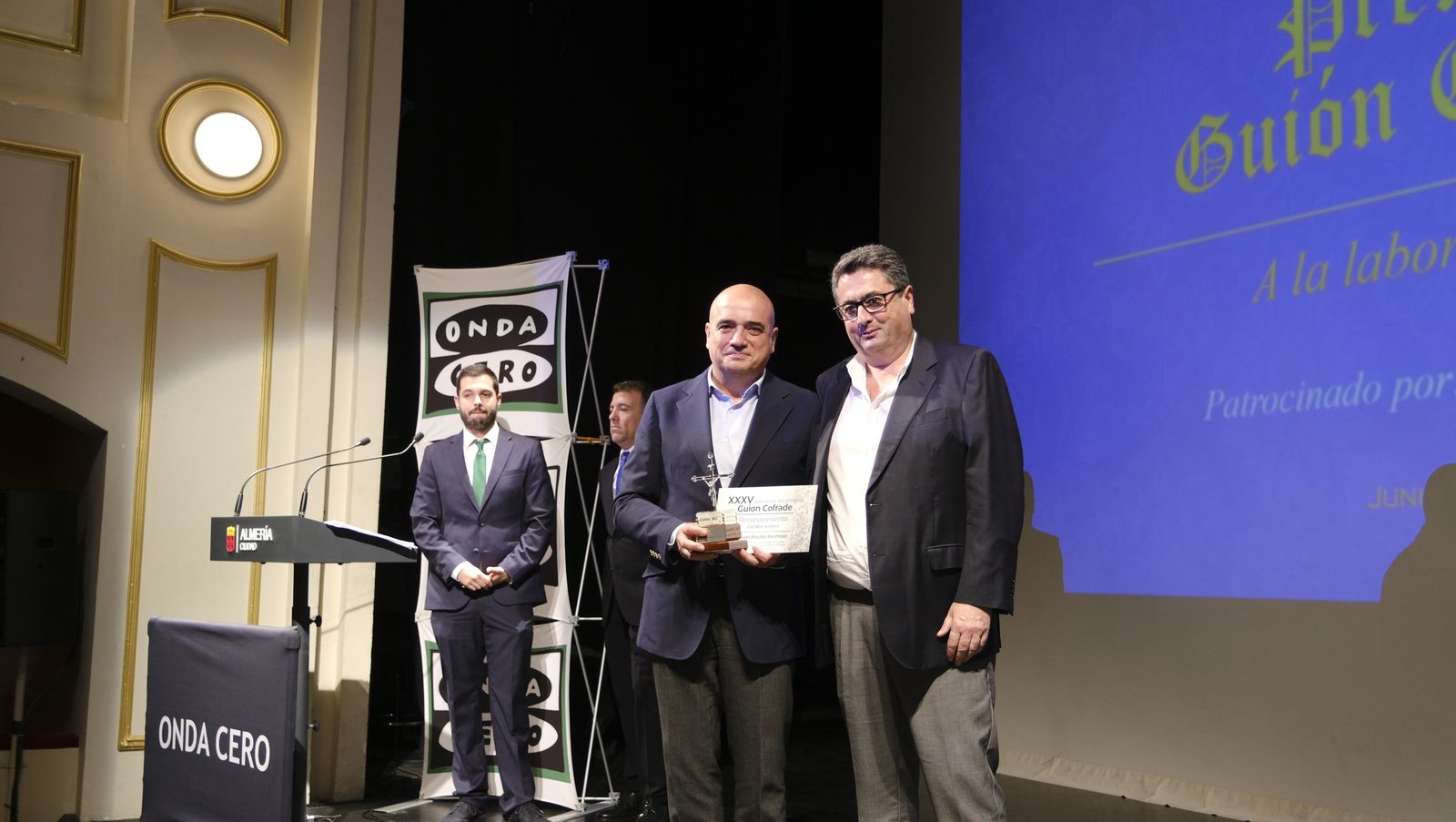 Imágenes de la entrega de los Premios Guión Cofrade 2023, que organiza Onda Cero Almería