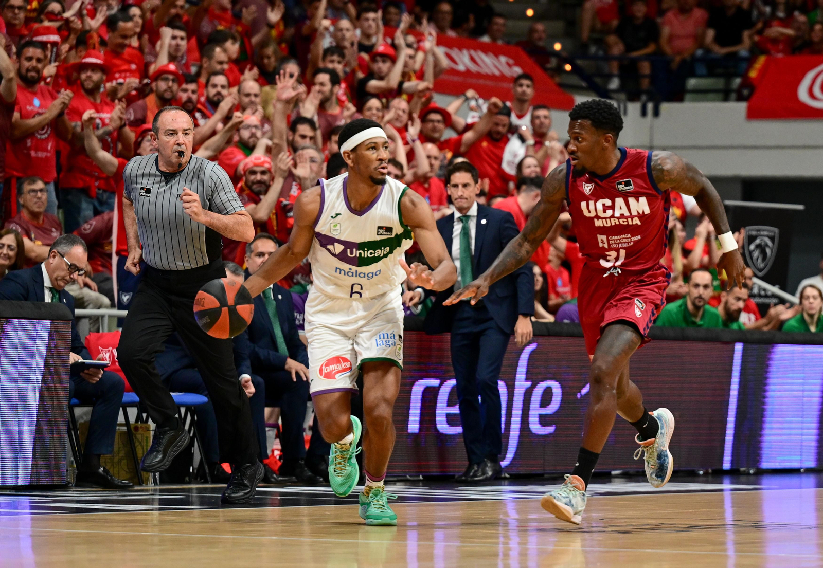 Las fotos del UCAM Murcia - Unicaja, 4º partido de las semifinales de ACB