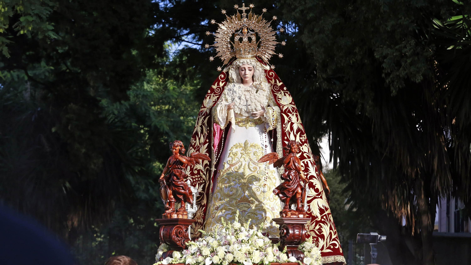 Imágenes del rosario de la Aurora de la Candelaria por los jardines de la Atalaya