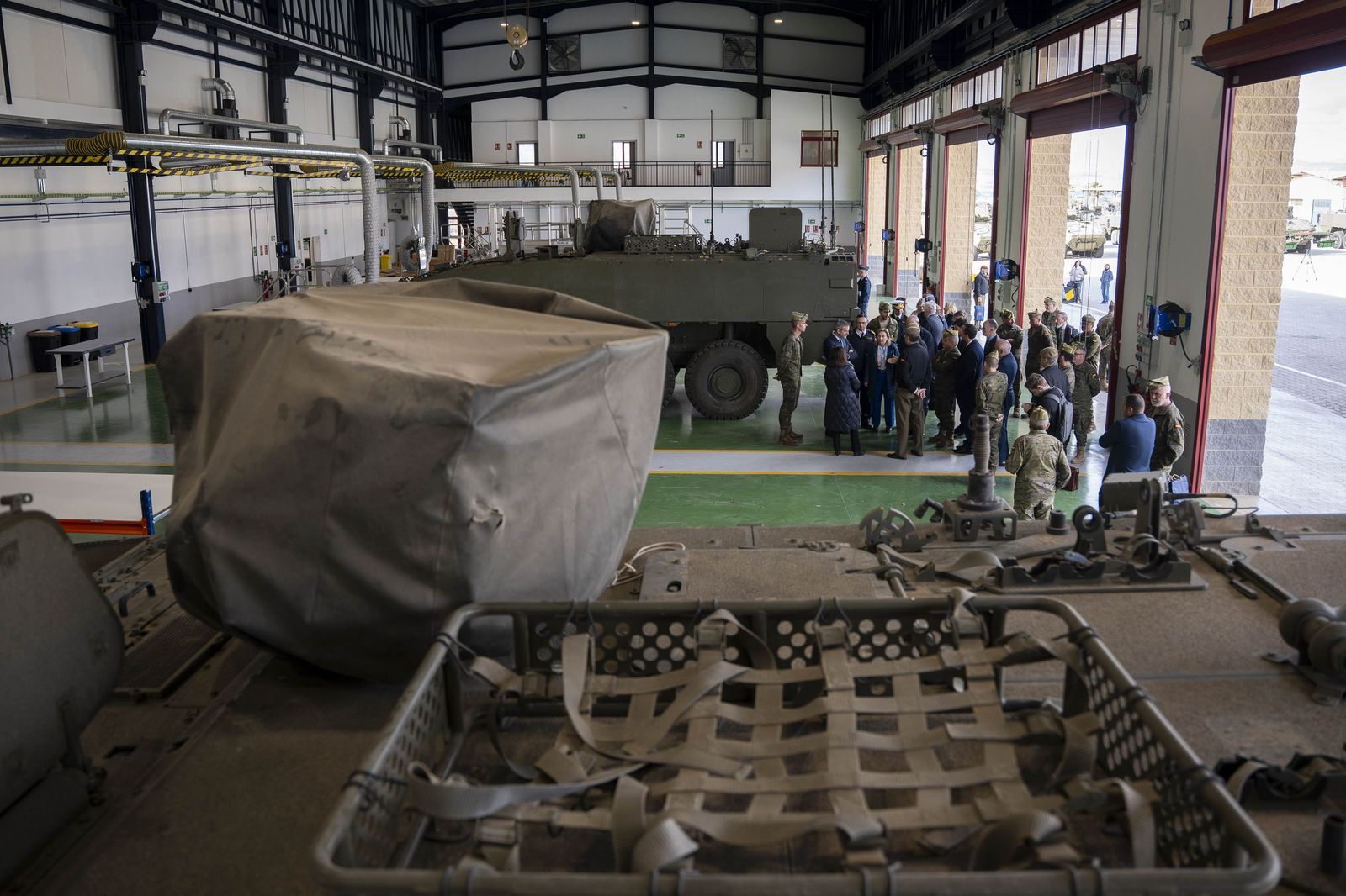 Margarita Robles entrega en Viator los primeros vehículos 8x8 ‘Dragón’ al Ejército de Tierra