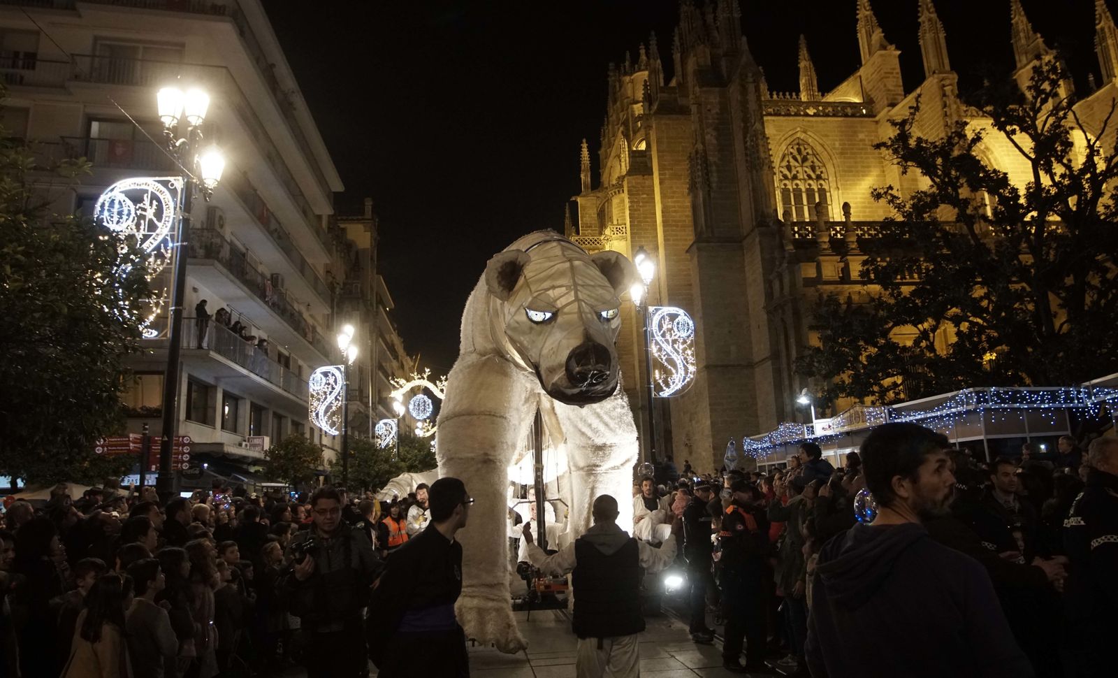 Los osos polares gigantes invaden Sevilla