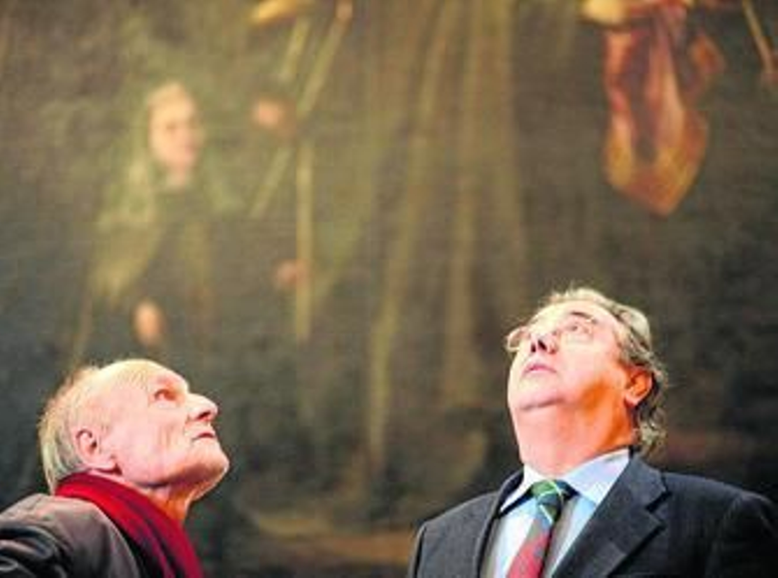 Antonio López junto a Juan Ignacio Zoido, ayer en la sala del Cabildo del Consistorio.