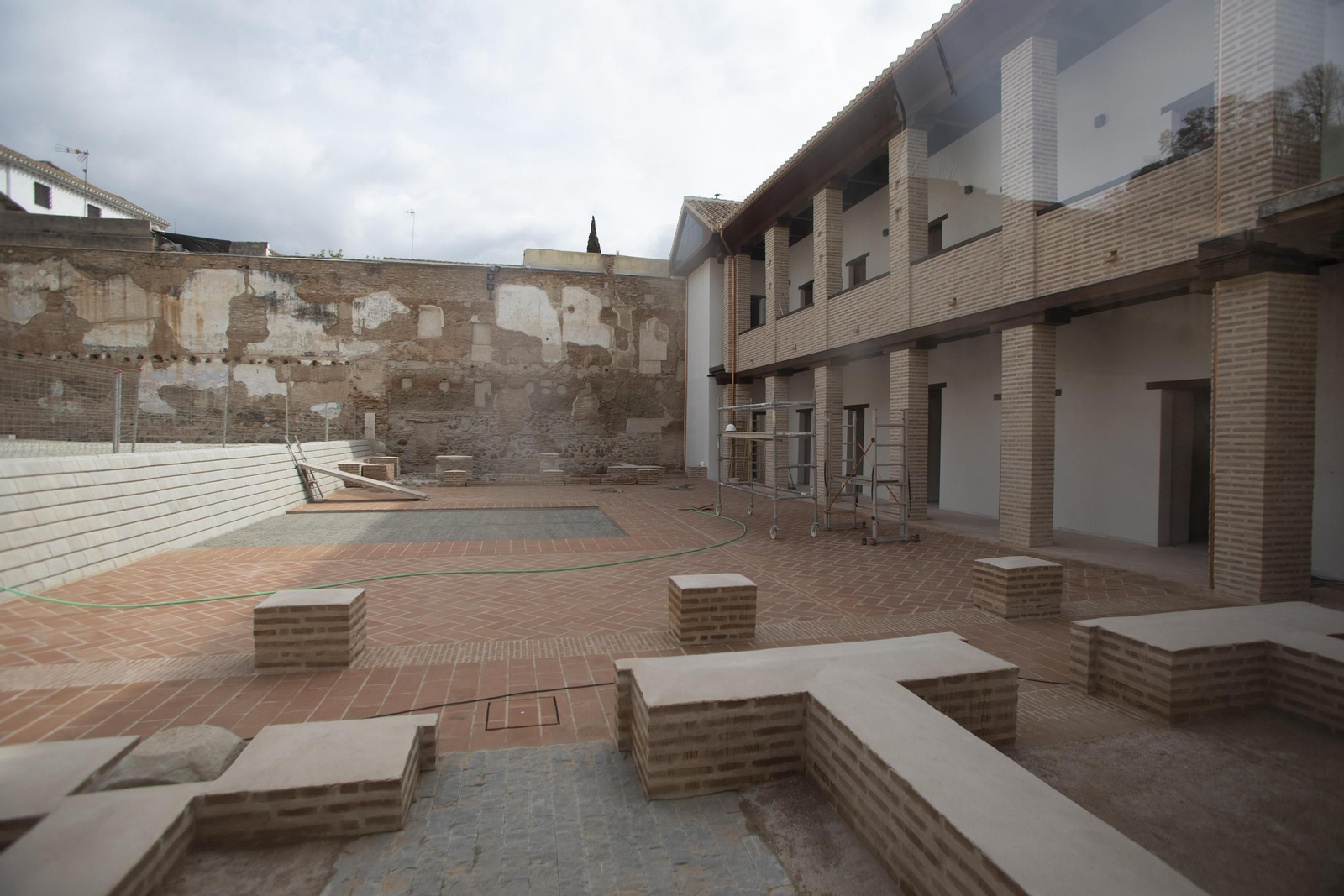 Maristán de Granada: así estaba y así luce ya su pórtico con la reforma