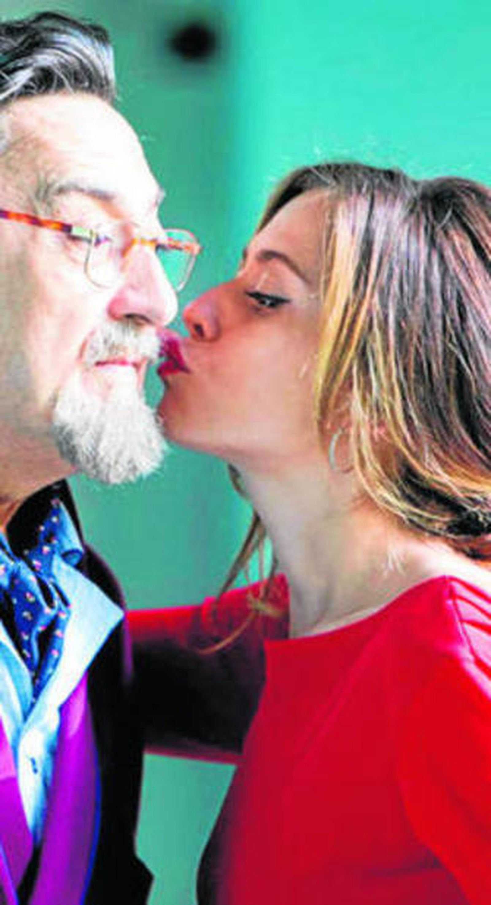 Atresmedia renueva la serie 'sevillana' 'Allí abajo' y 'Vis a vis'