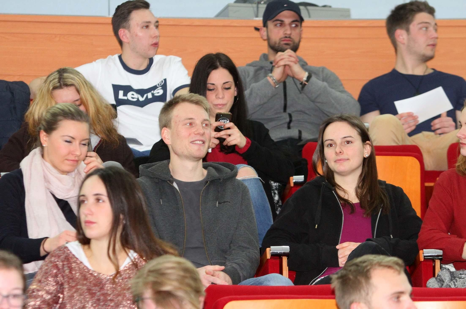 La universidad de Huelva da la bienvenida a los nuevos estudiantes Erasmus, en imágenes