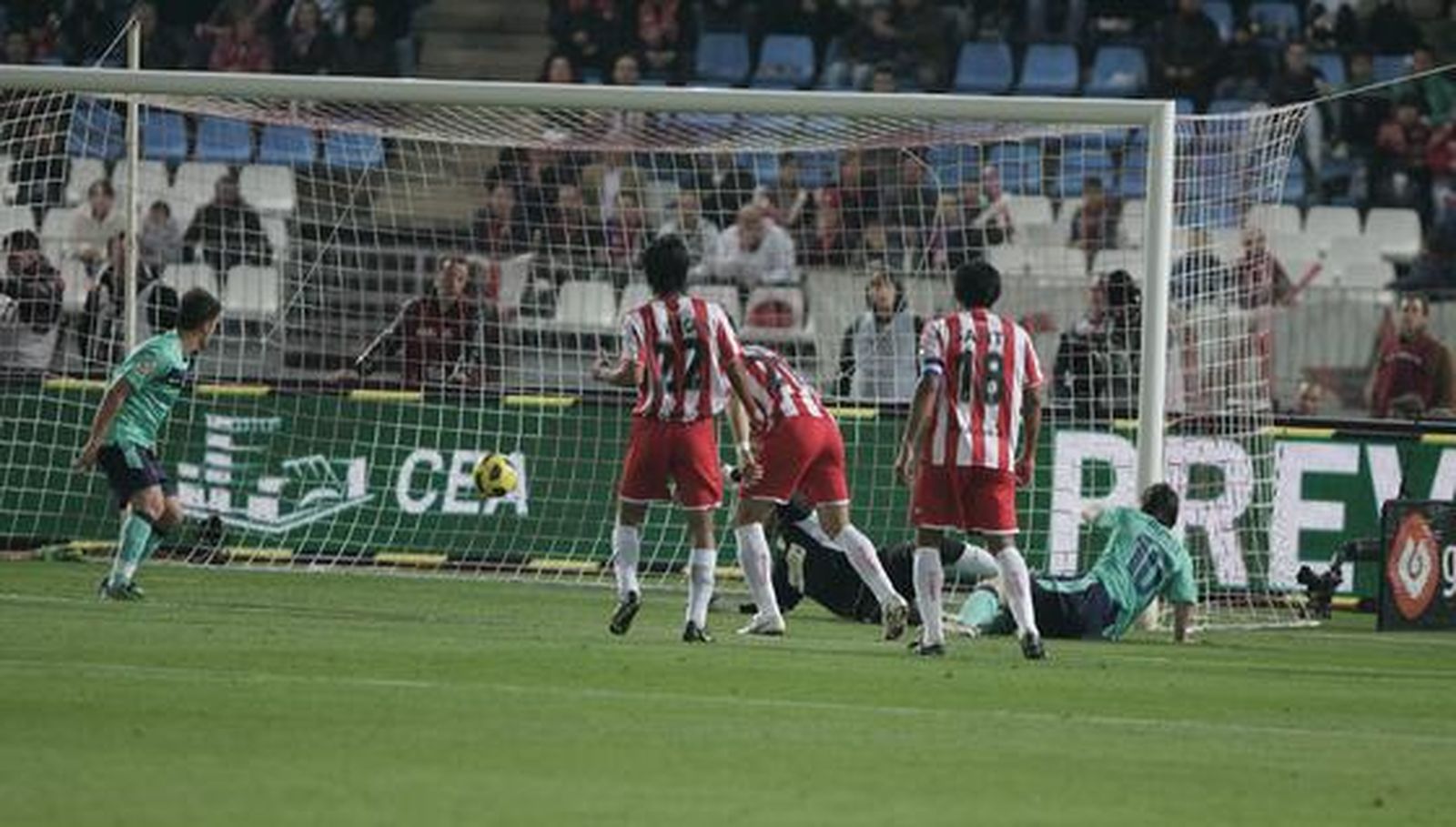 El Almería sufre una goleada histórica.

Foto: Javier Alonso
