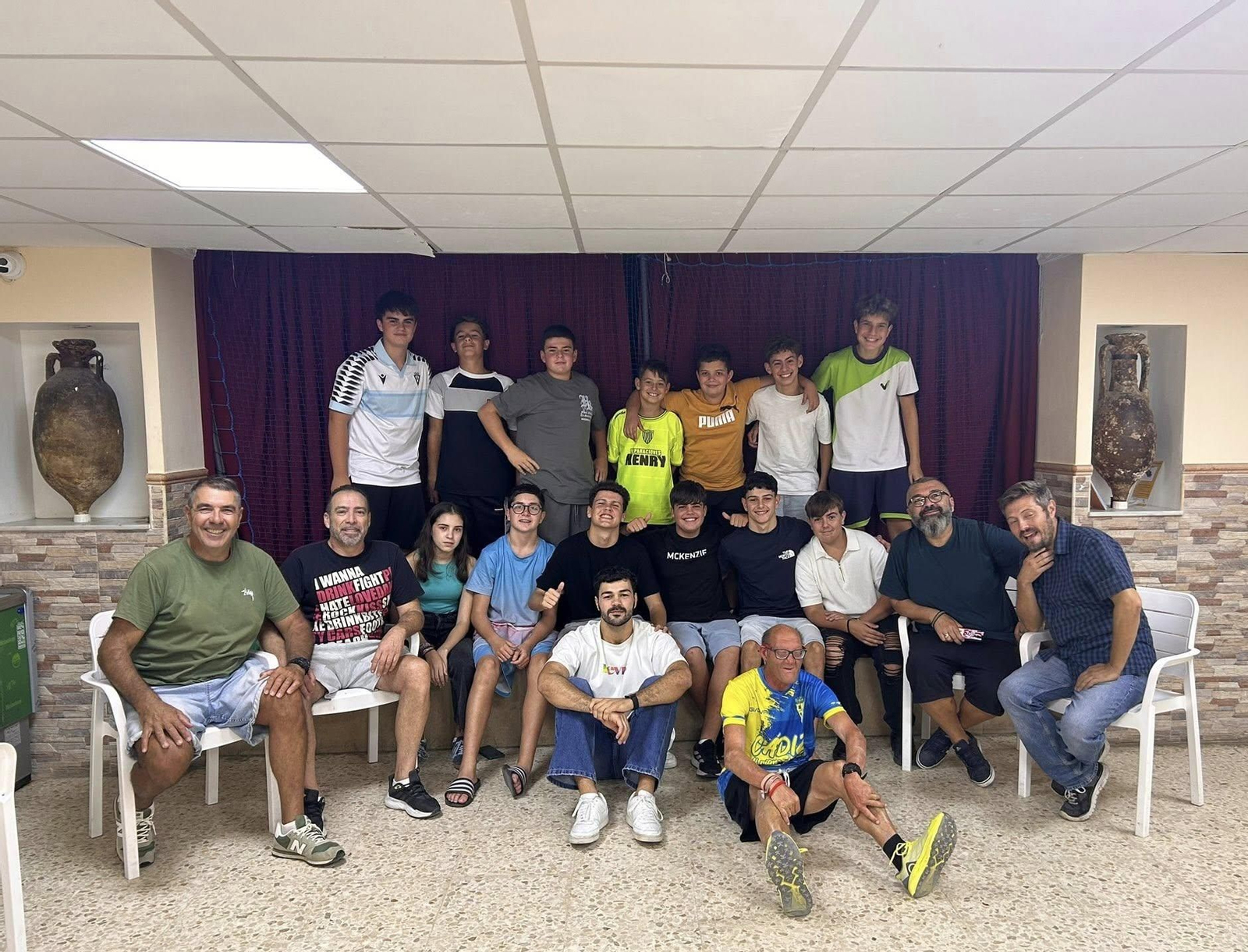 La chirigota juvenil 'Los duendecillos de los dos castillos'.