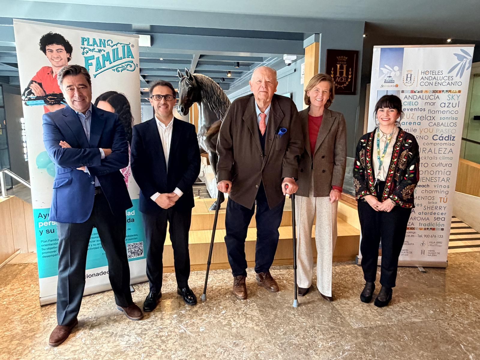 Los representantes del Grupo HACE y de la Fundación Adecco Borja Peña, Jose Antonio Payan, Jan de Clerck, Sophie de Clerk y Leonor Salas.