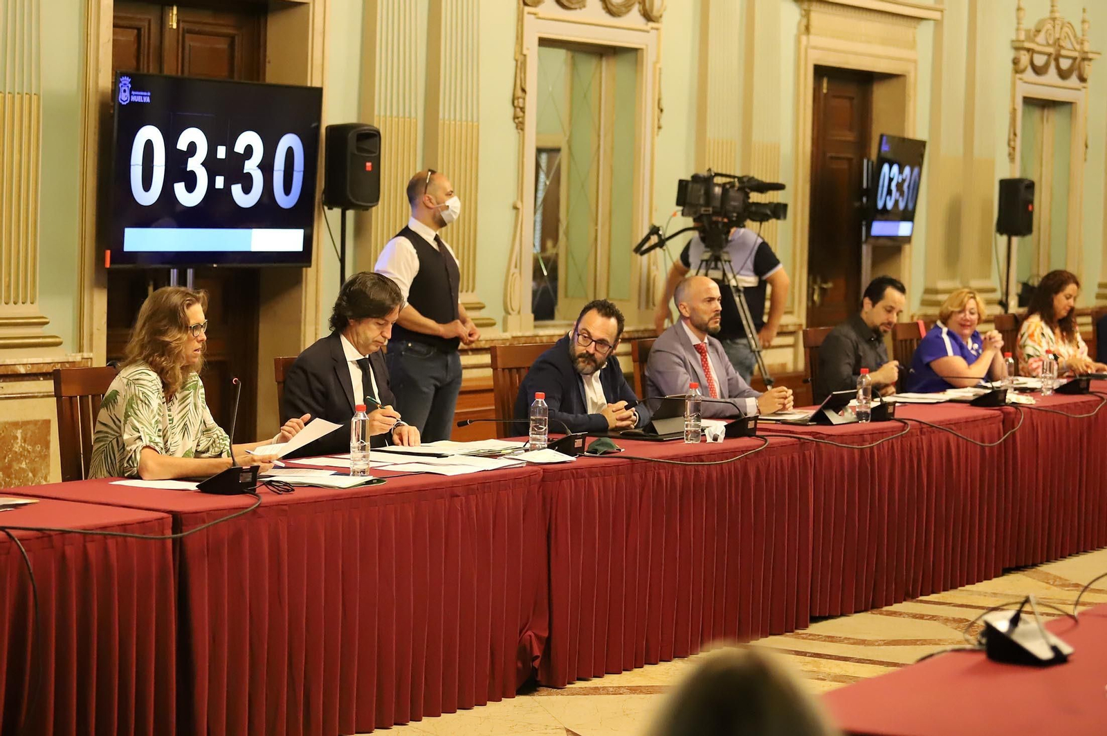 Imágenes del pleno municipal celebrado en el Ayuntamiento de Huelva