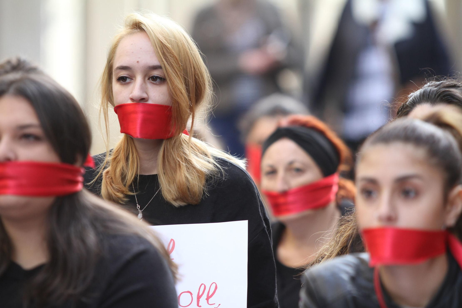 Lectura de manifiesto de violencia contra la mujer