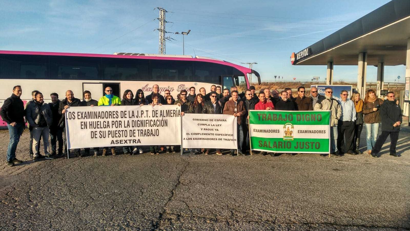 Examinadores de Granada y del resto de Andalucía de camino a Madrid.