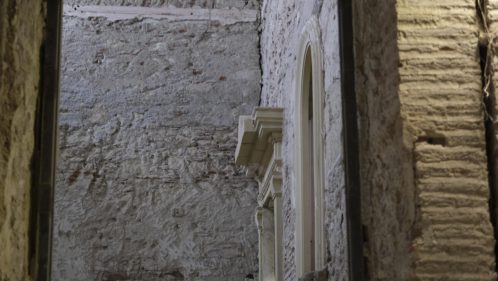 Fotogalería de la visita de Juanma Moreno a las obras del Ayuntamiento de Almería.