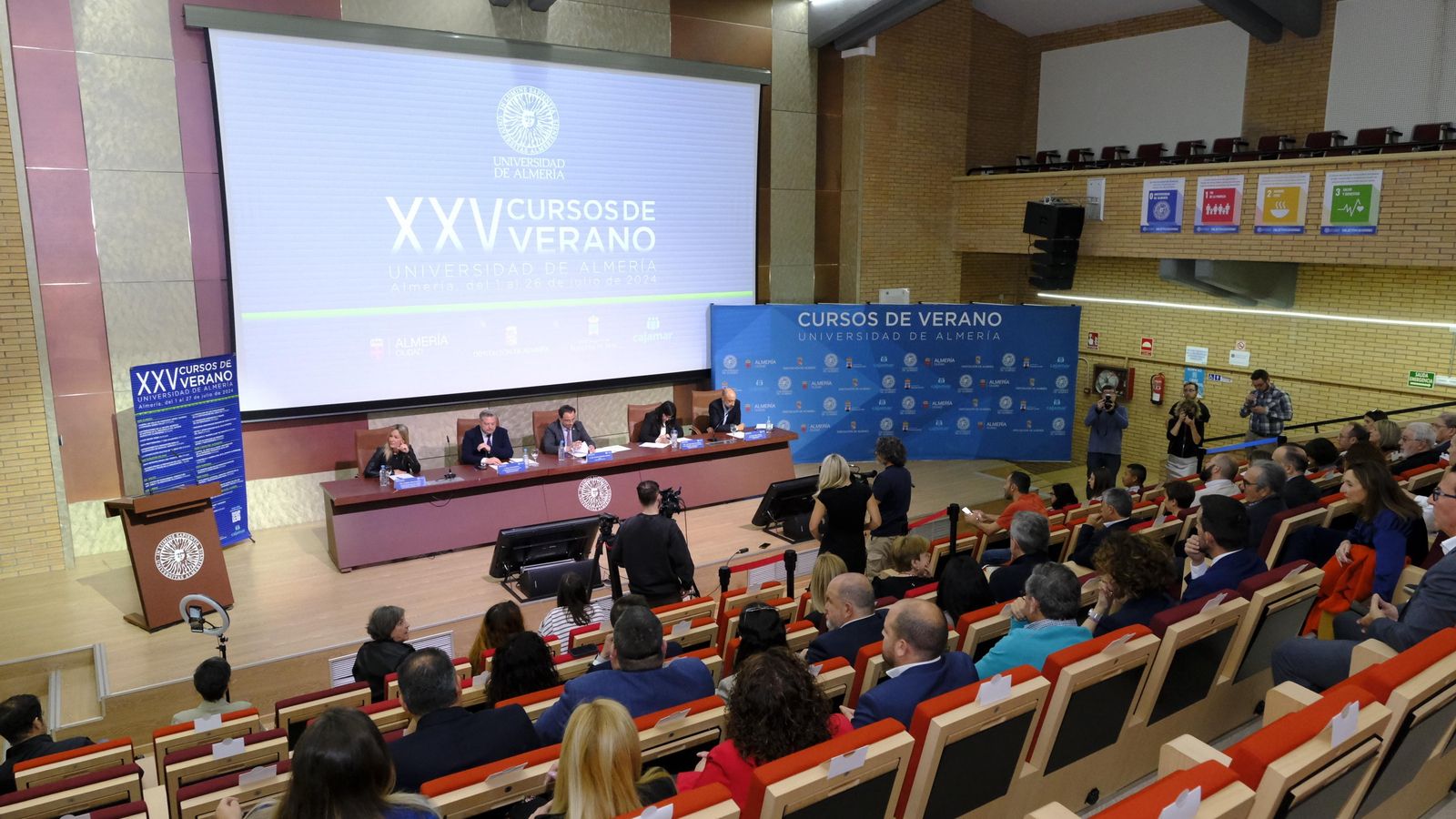 La presentación se ha realizado en el auditorio de la UAL.