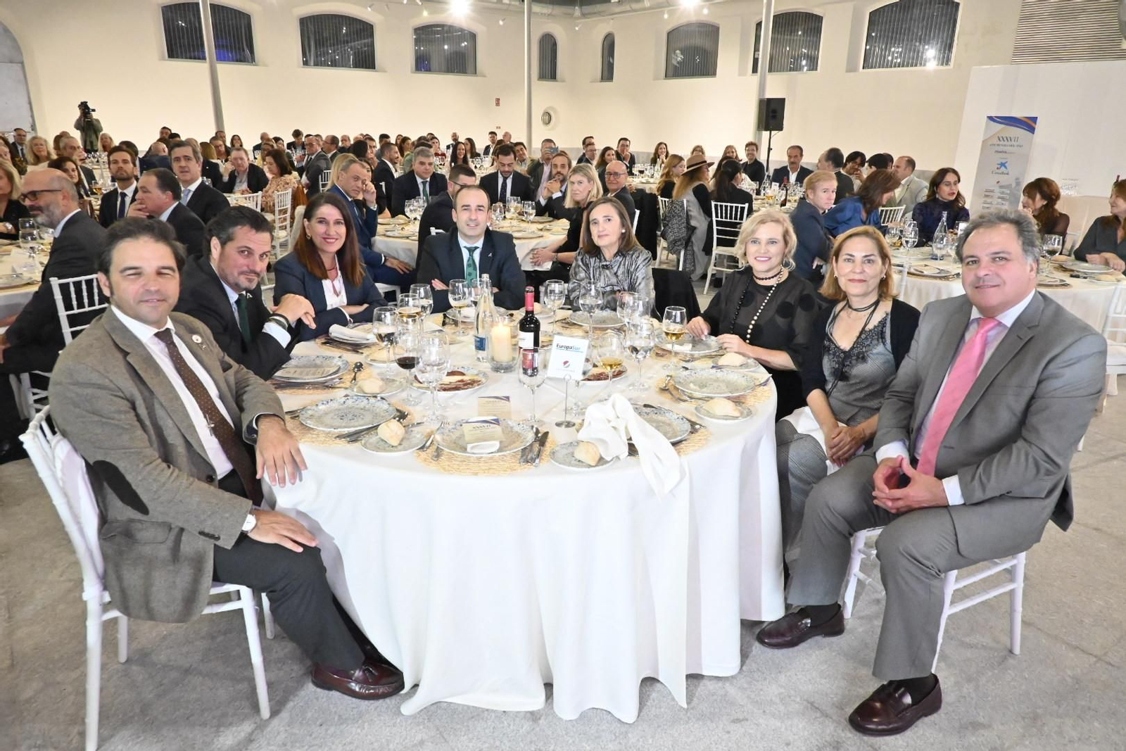 Imágenes de los invitados a la gala de los  37 premios Onubenses del Año