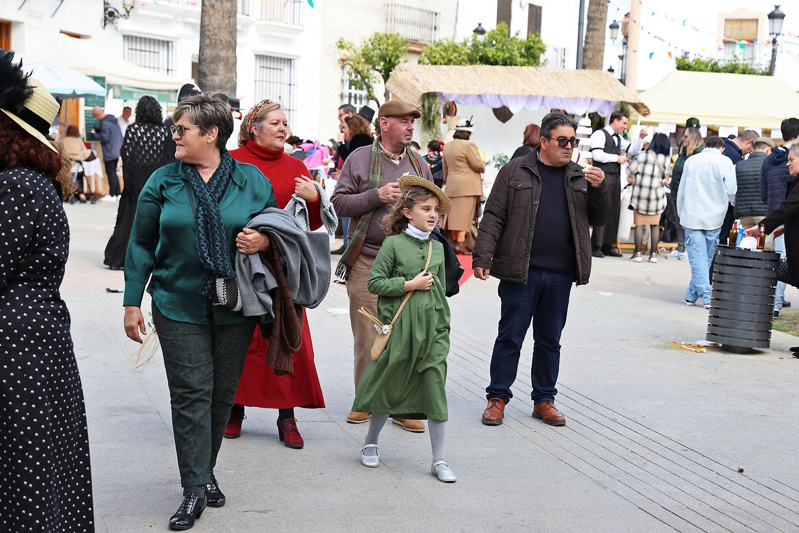 Imágenes del ambiente en la Feria de Época 1900 de Moguer
