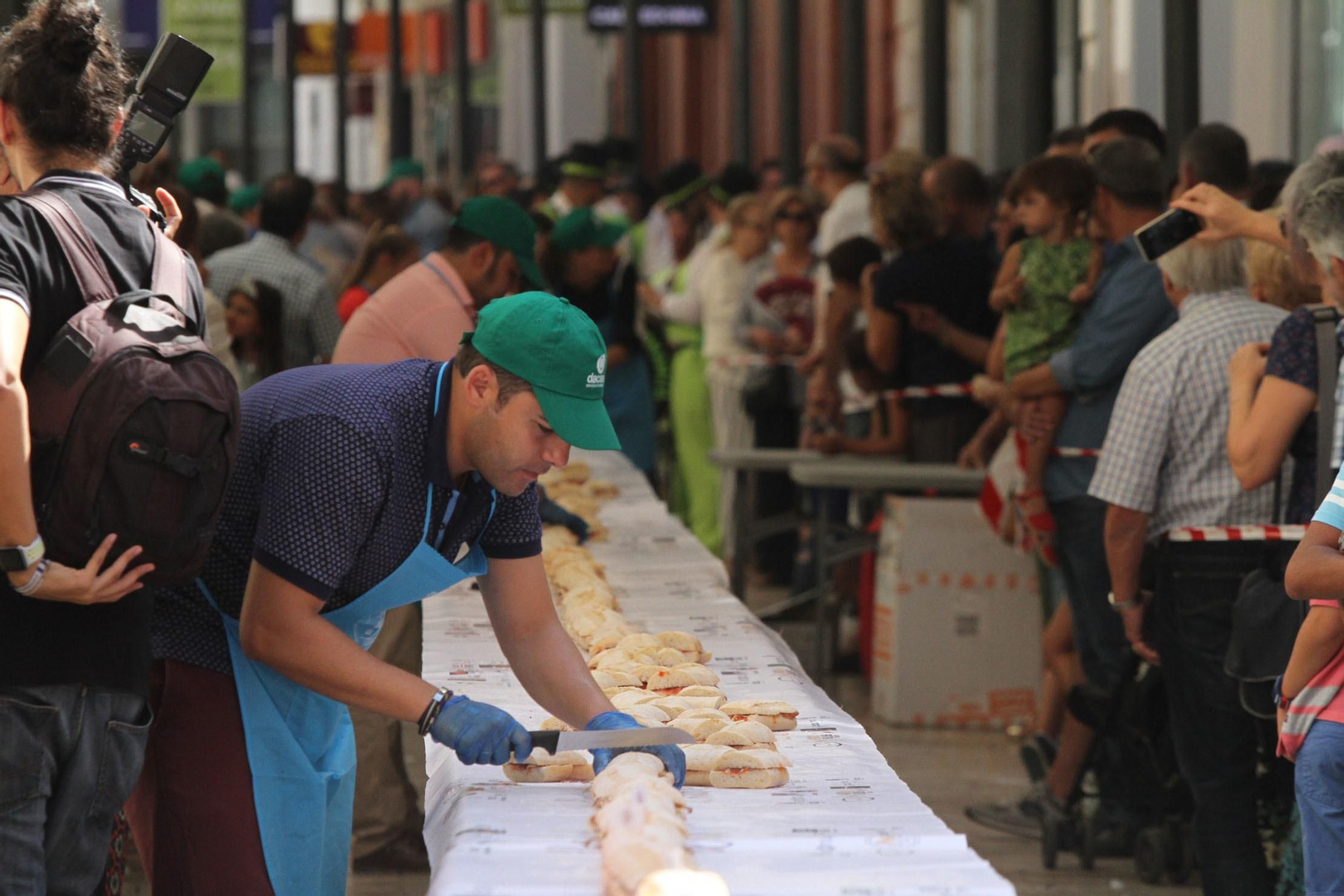 Record Guinnes del bocadillo de jamón mas grande del mundo, en Huelva
