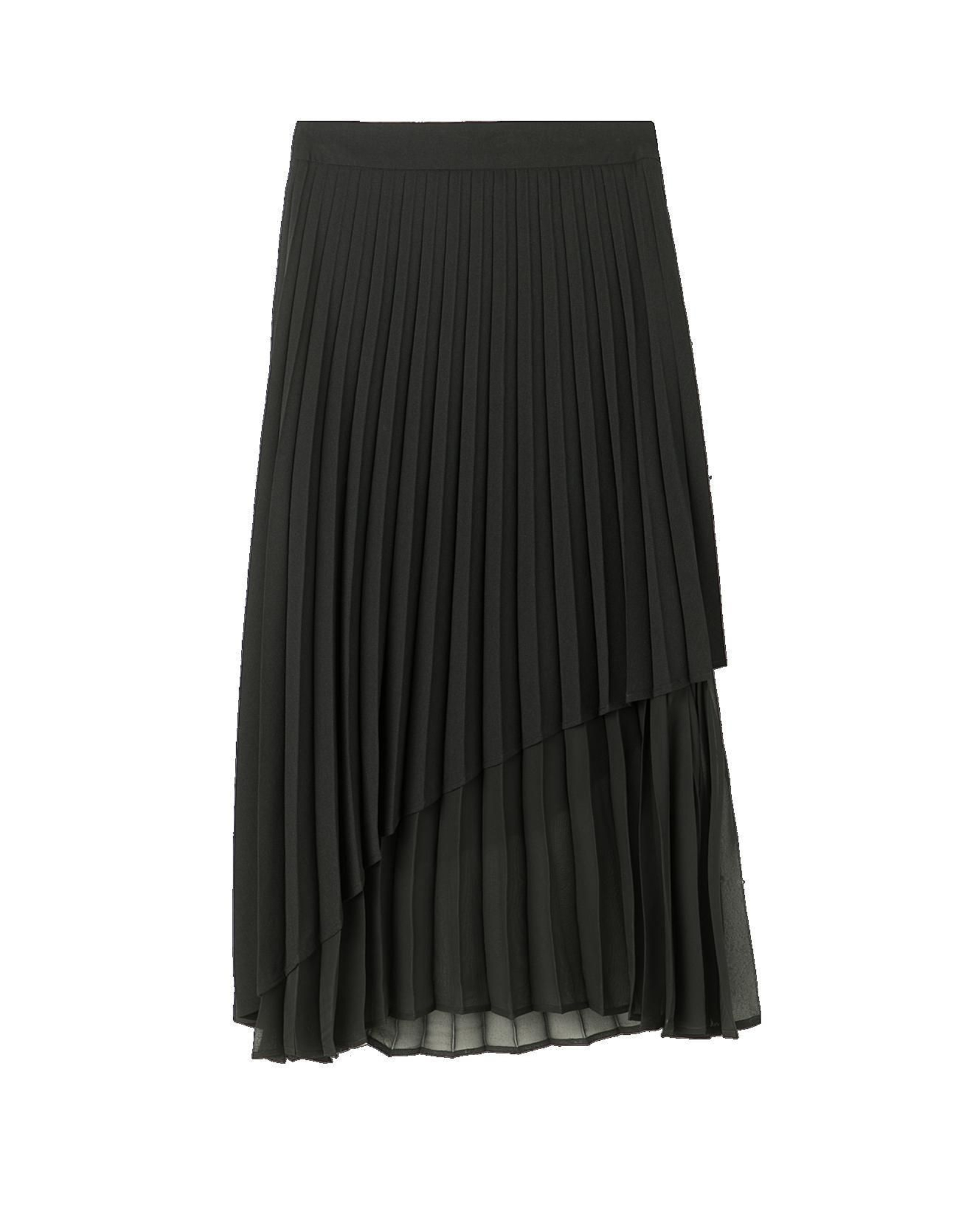 Falda plisada de capas, de Stradivarius.