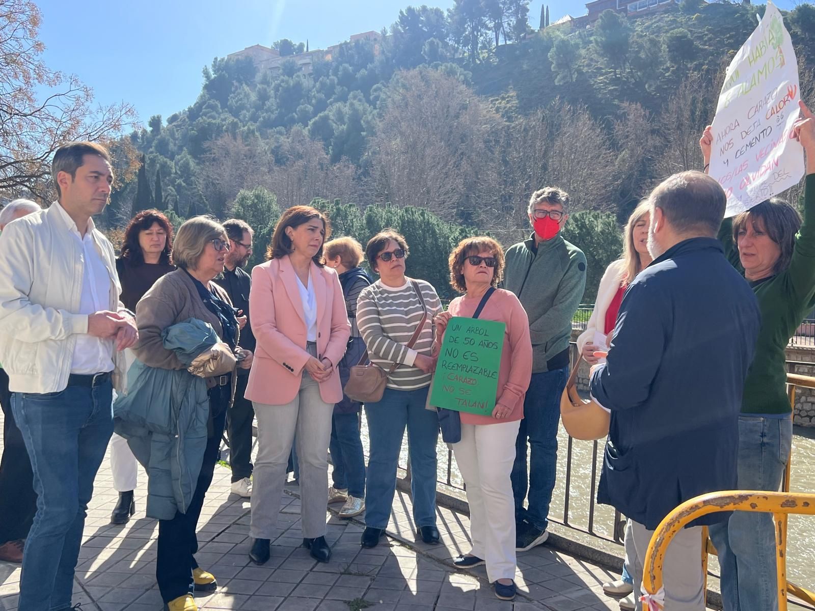 El grupo municipal socialista durante una visita al barrio de Carretera de la Sierra