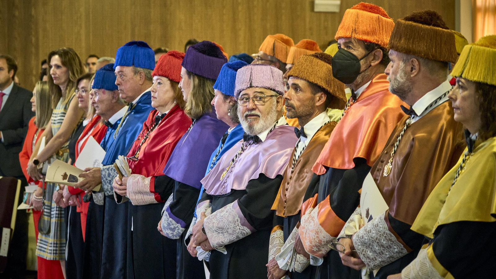Ceremonia de apertura del curso de la UCA en el aula magna de la Facultad de Filosofía y Letras.