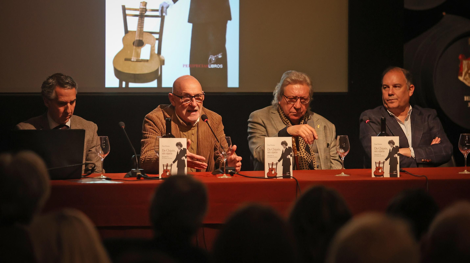 Así fue la presentación del libro de Fran Pereira 'De Chipén , sin ojana' biografía de El Gómez de Jerez