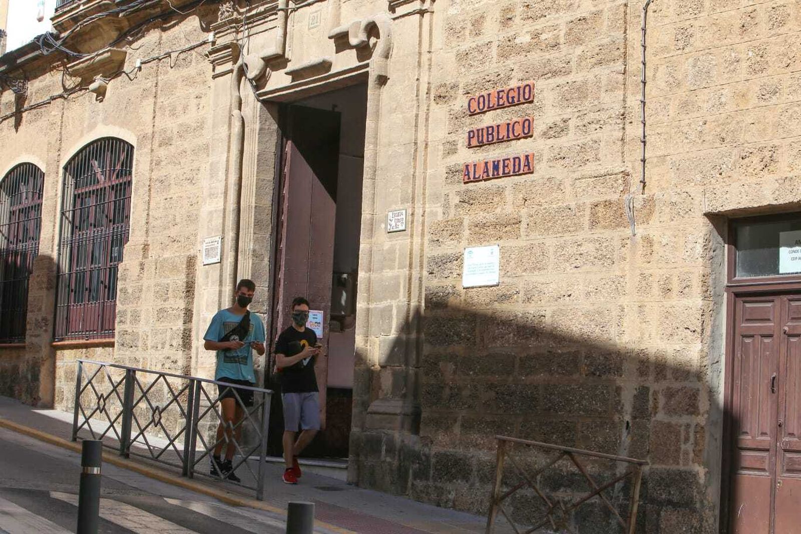 Entrada principal del colegio Alameda