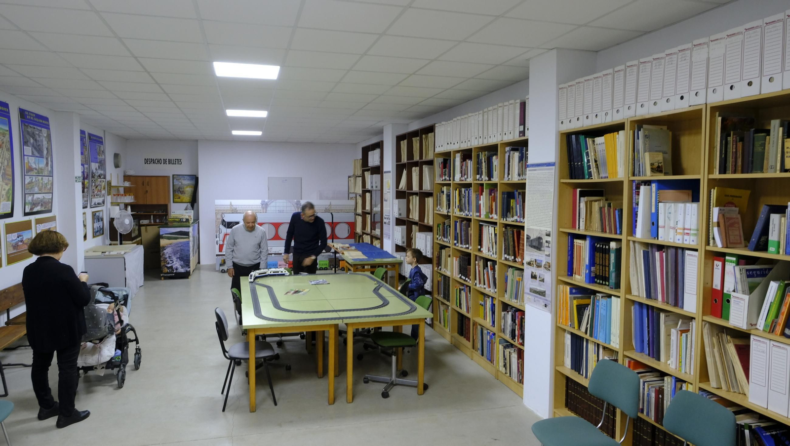 Jornada de puertas abiertas de la Asociación de Amigos del Ferrocarril de Almería (ASAFAL), en imágenes