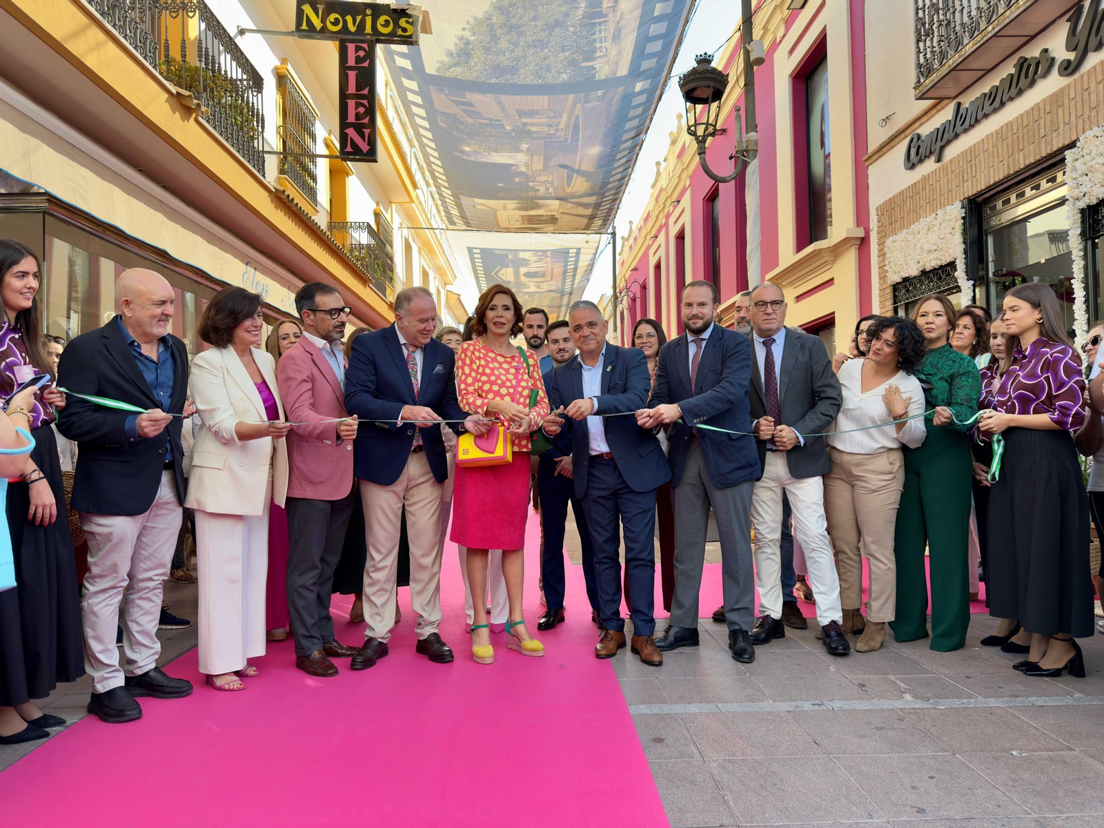 Ágatha Ruiz de la Prada, en el centro, en la inauguración de la feria.