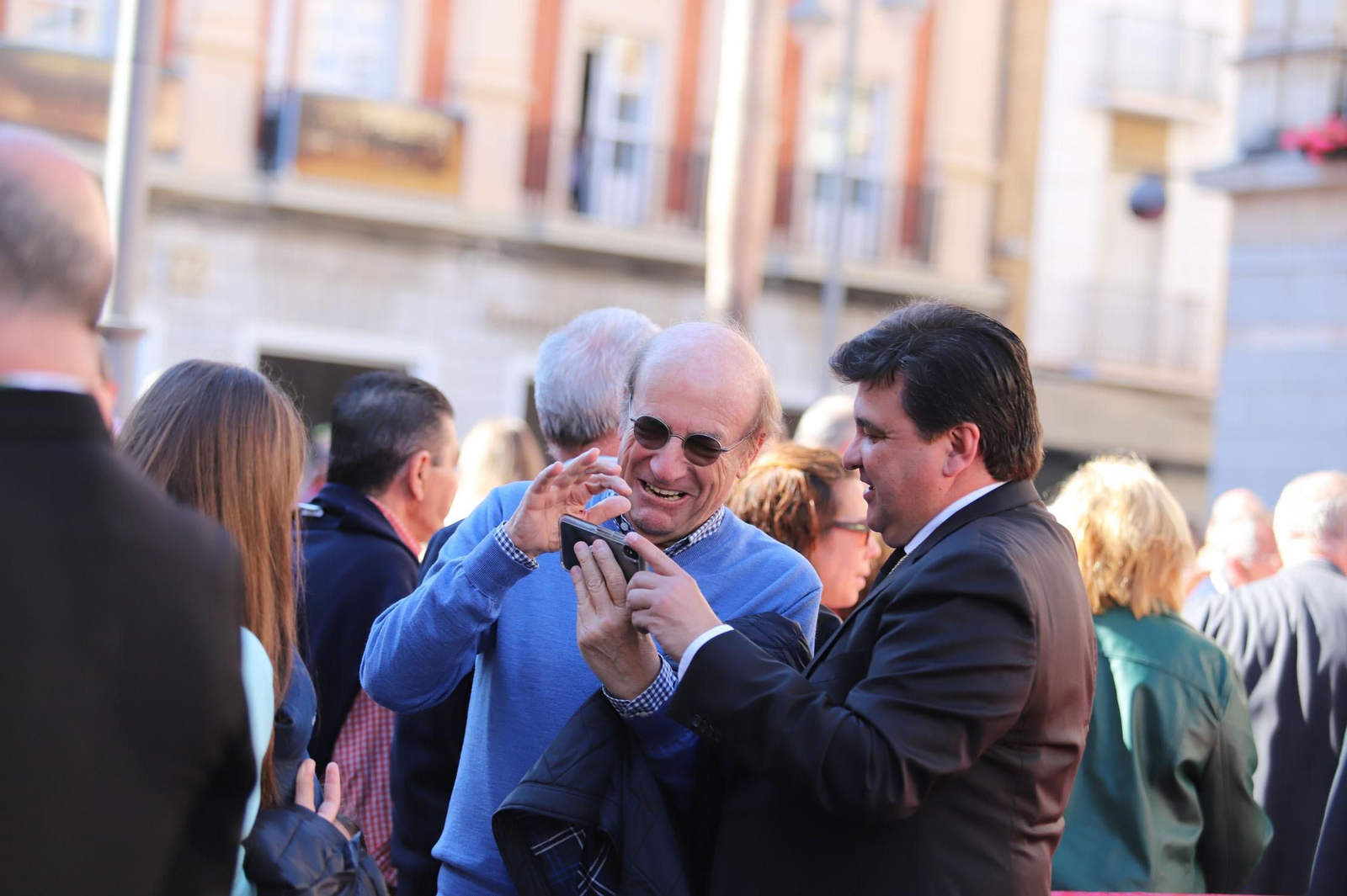 Ambiente  para recibir a la Legión en las calles de Huelva