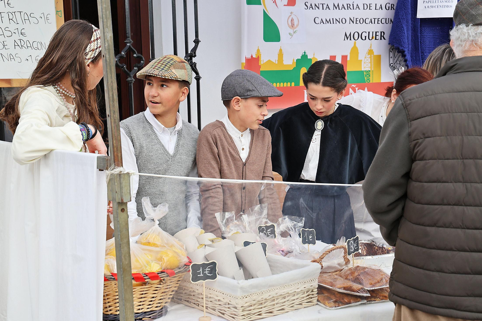Imágenes del ambiente en la Feria de Época 1900 de Moguer