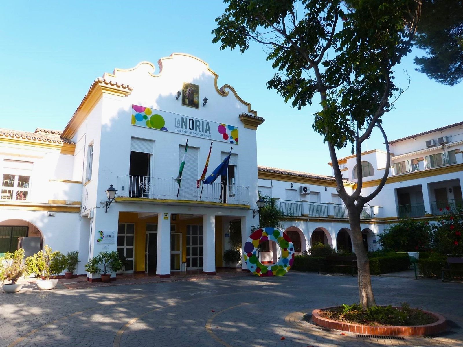 Fachada del edificio de La Noria de la Diputación de Málaga