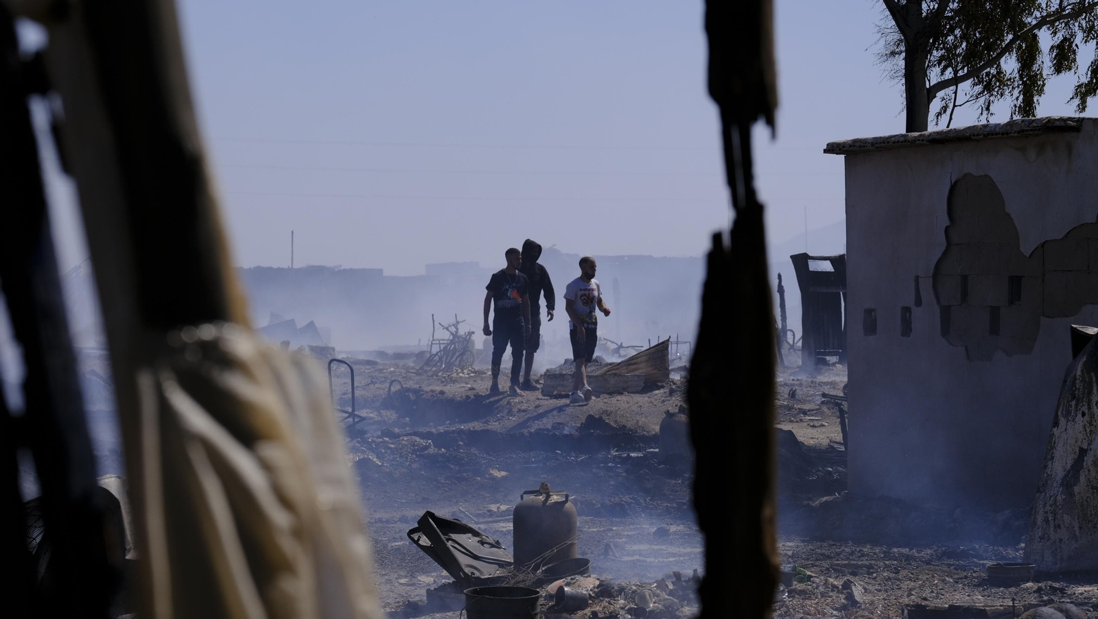 Fotogalería incendio asentamiento de chabolas en Atochares-Níjar (Almería)