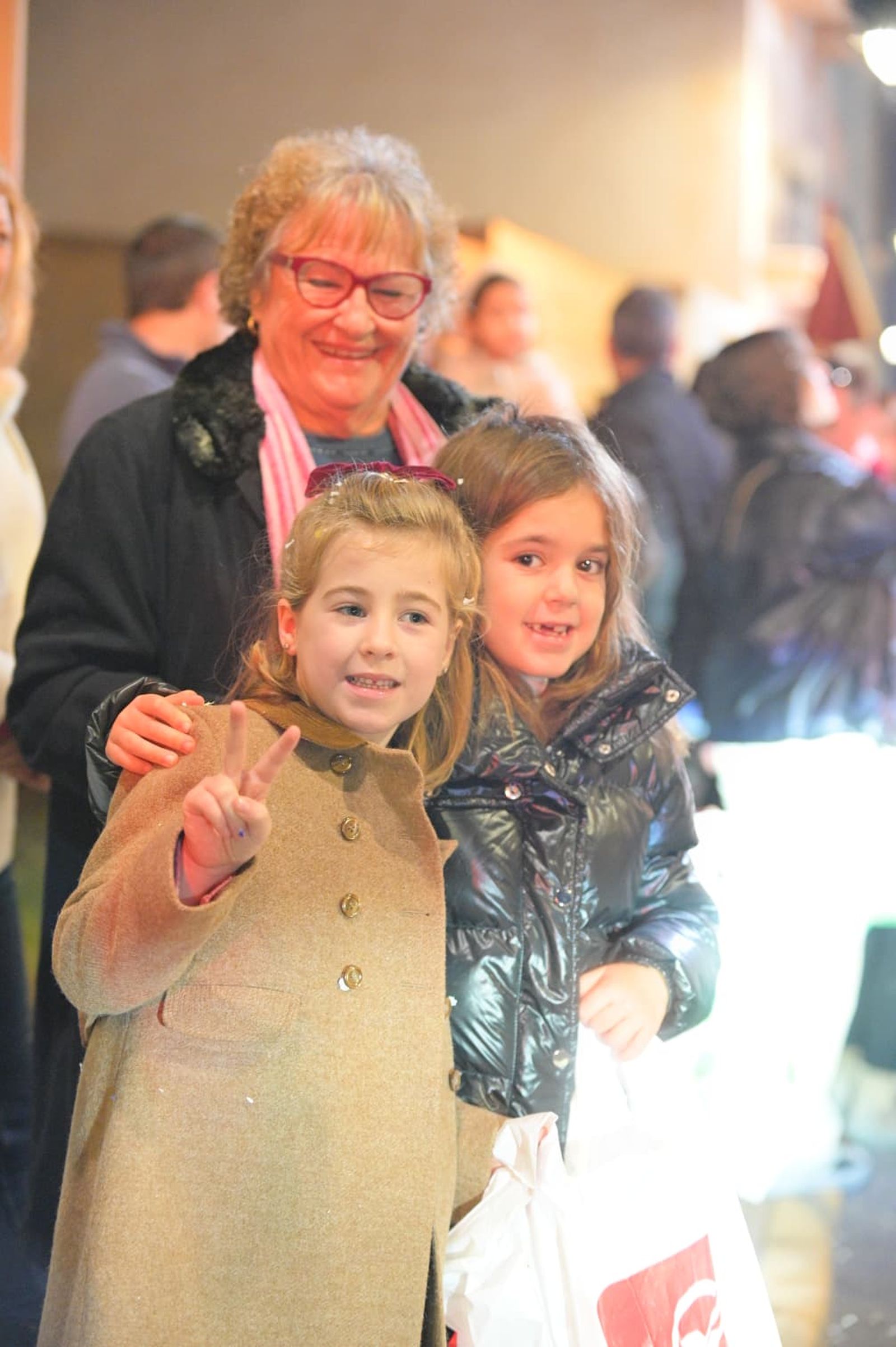 La Cabalgata de los Reyes Magos de Vera desborda ilusión con una participación multitudinaria