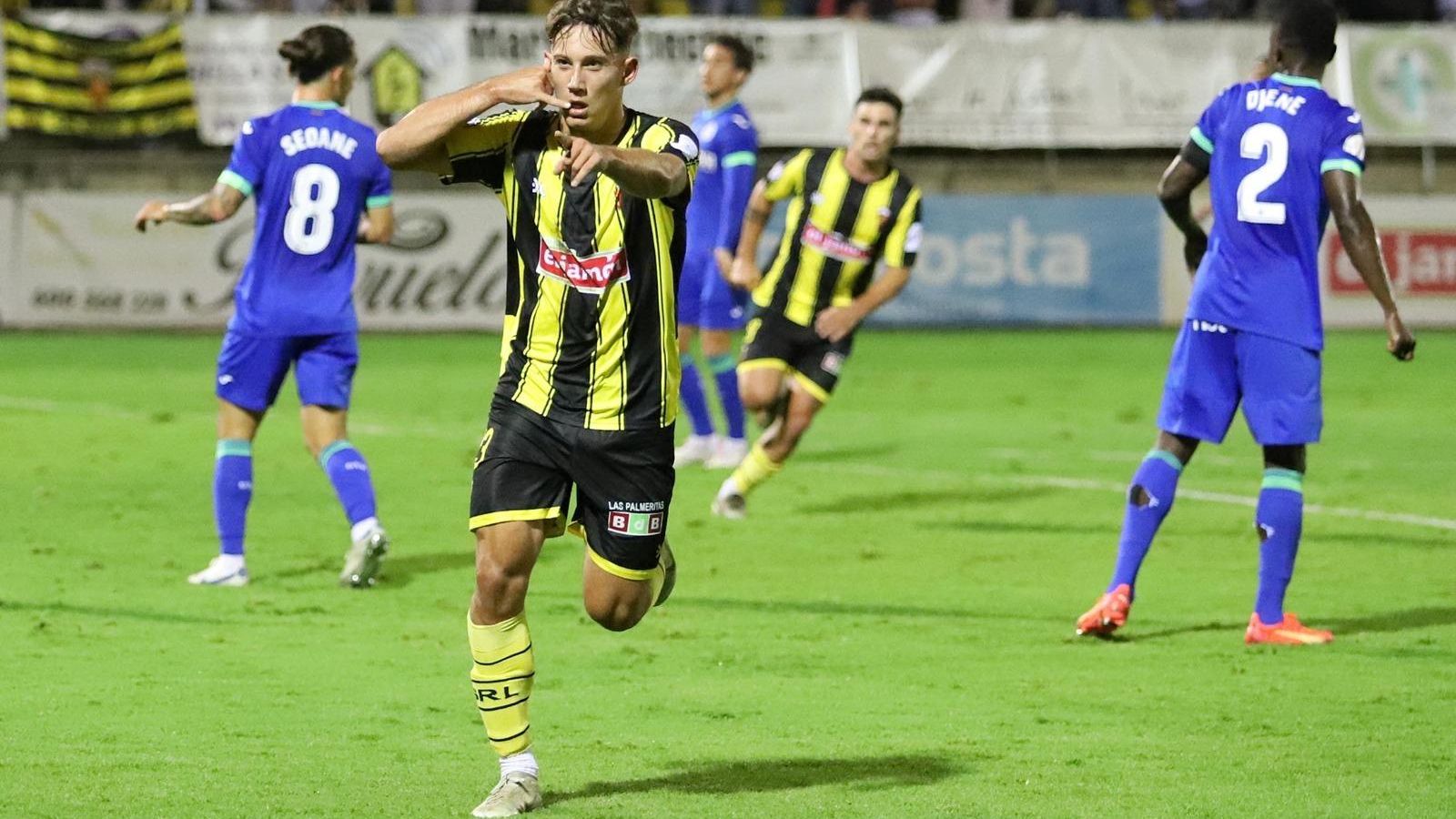 Álvaro Vázquez puso a los aurinegros por delante en el marcador.