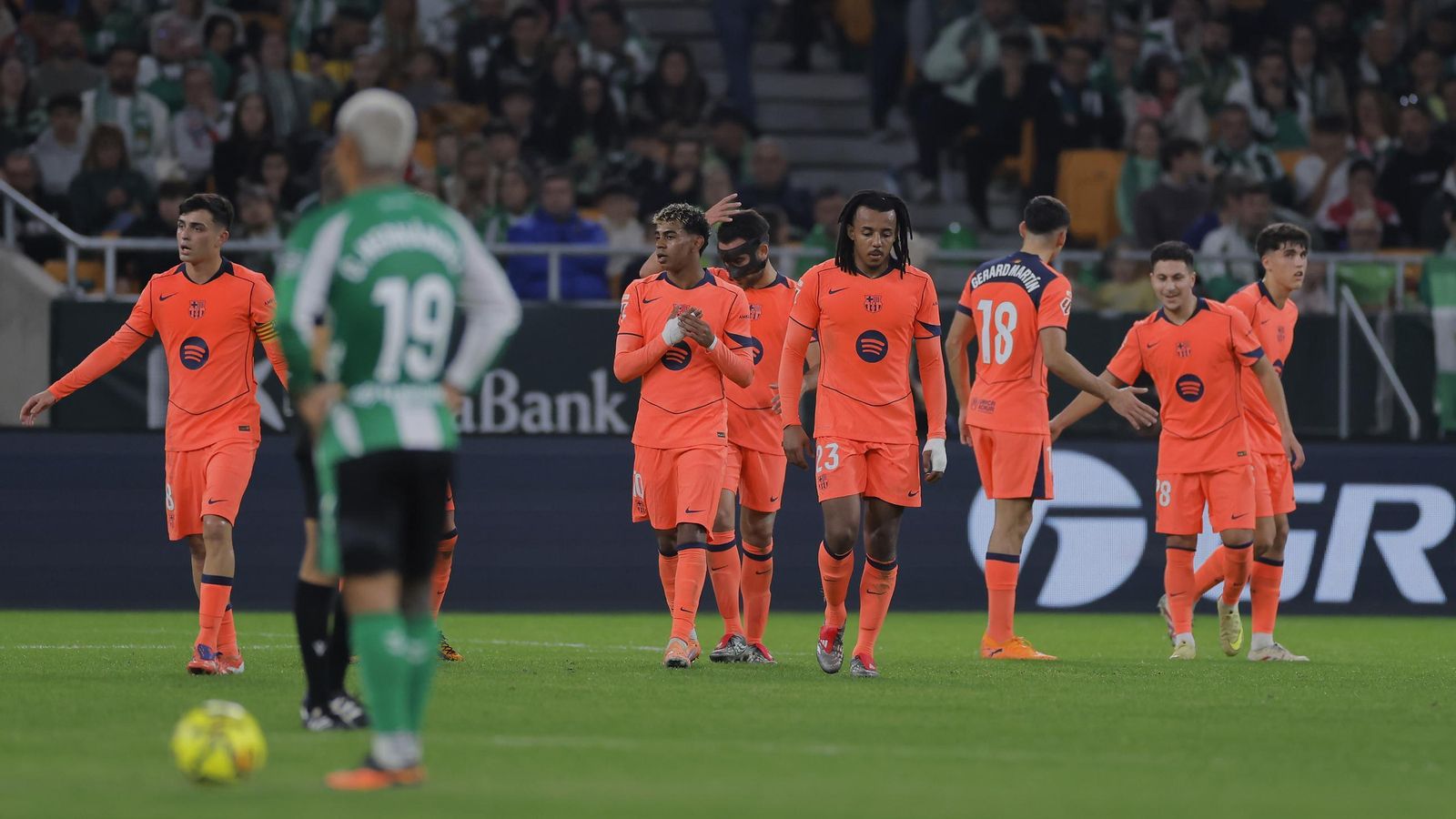 El Barcelona celebra uno de sus cinco goles al Betis.