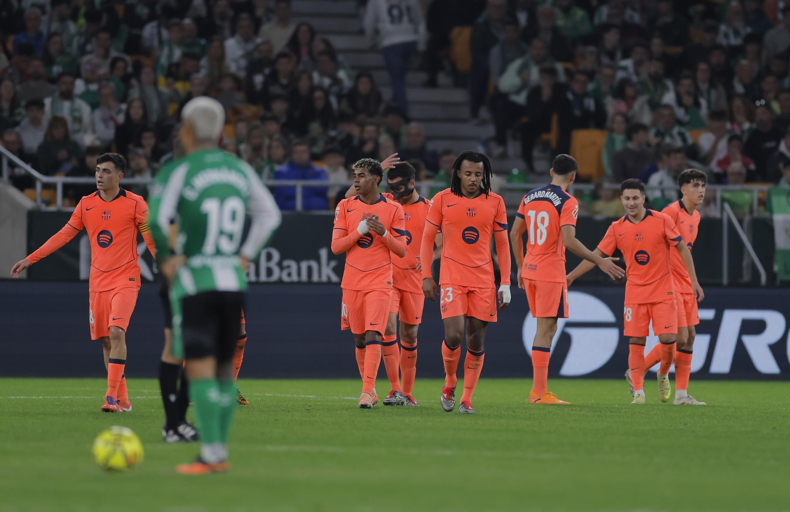 El Barcelona celebra uno de sus cinco goles al Betis.