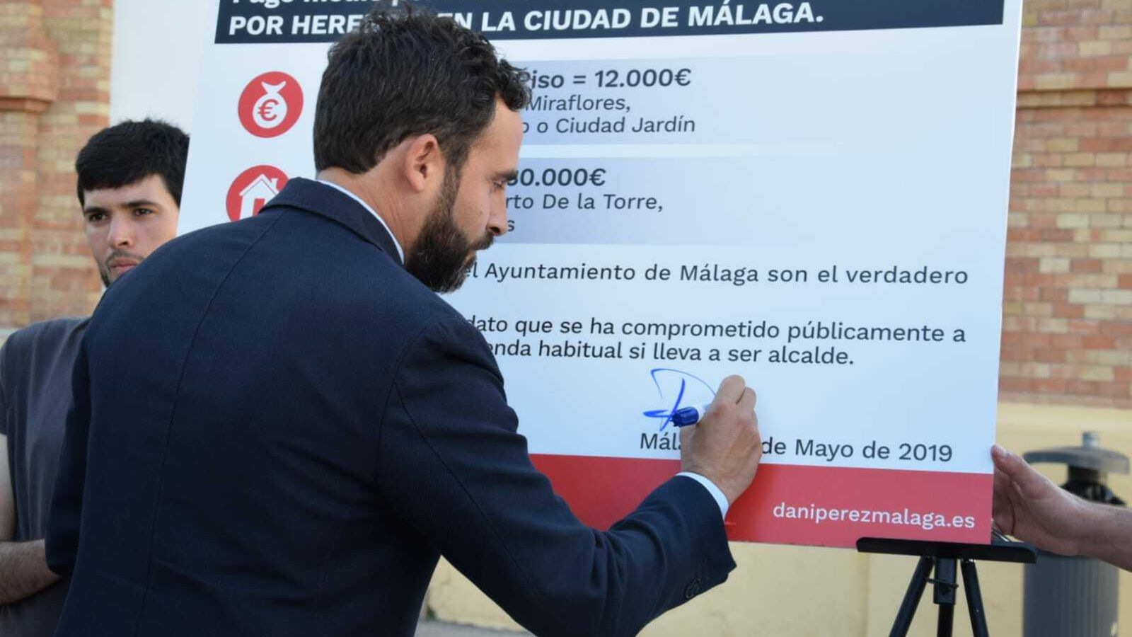 Daniel Pérez, candidato del PSOE en Málaga, promete eliminar las plusvalías.