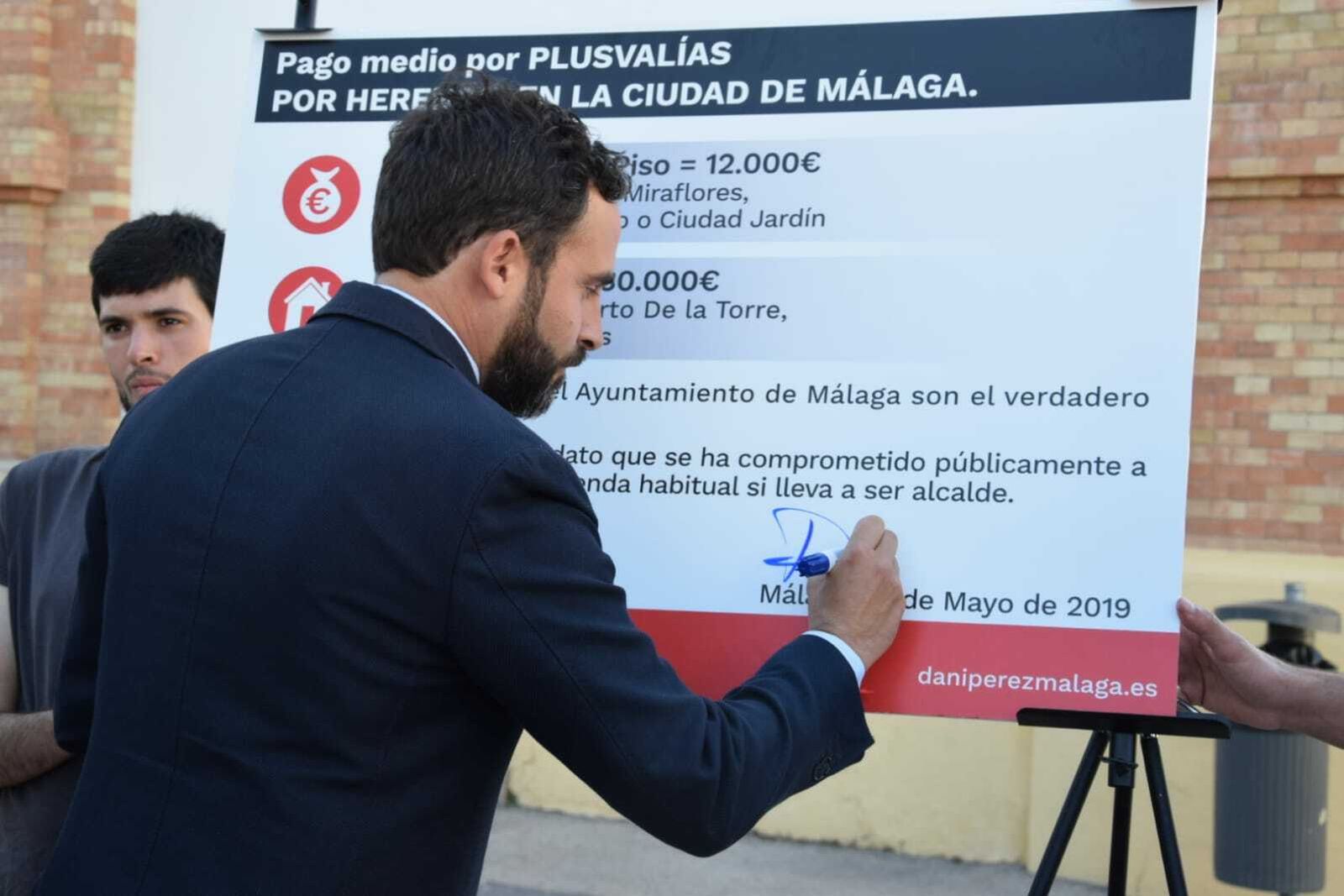 Daniel Pérez, candidato del PSOE en Málaga, promete eliminar las plusvalías.