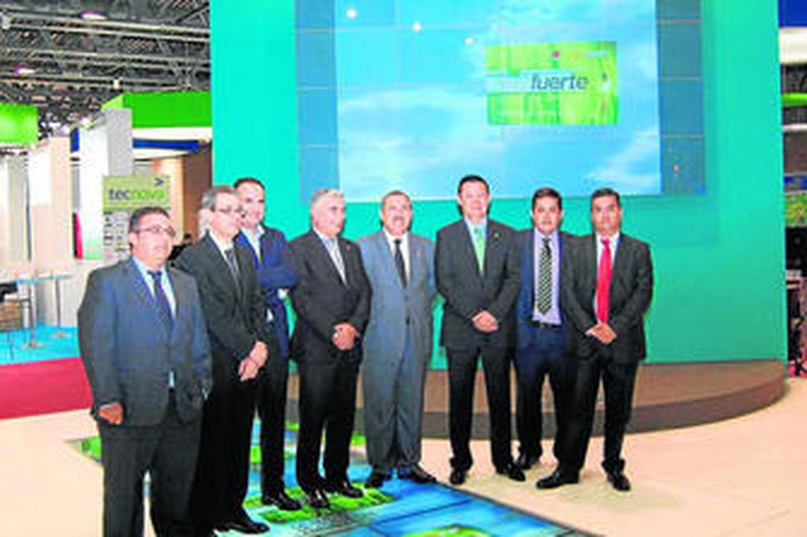 Responsables de Cajamar presentan la tarjeta de manera oficial en Expo Agro.