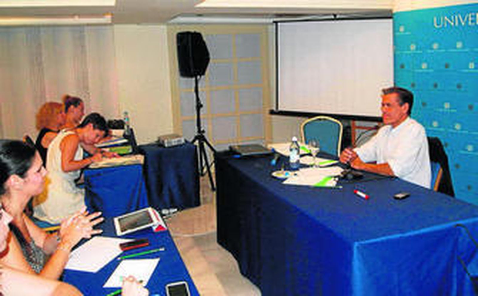 El catedrático de Derecho Constitucional, Juan Fernando López Aguilar, discute la crisis del Estado-nación.