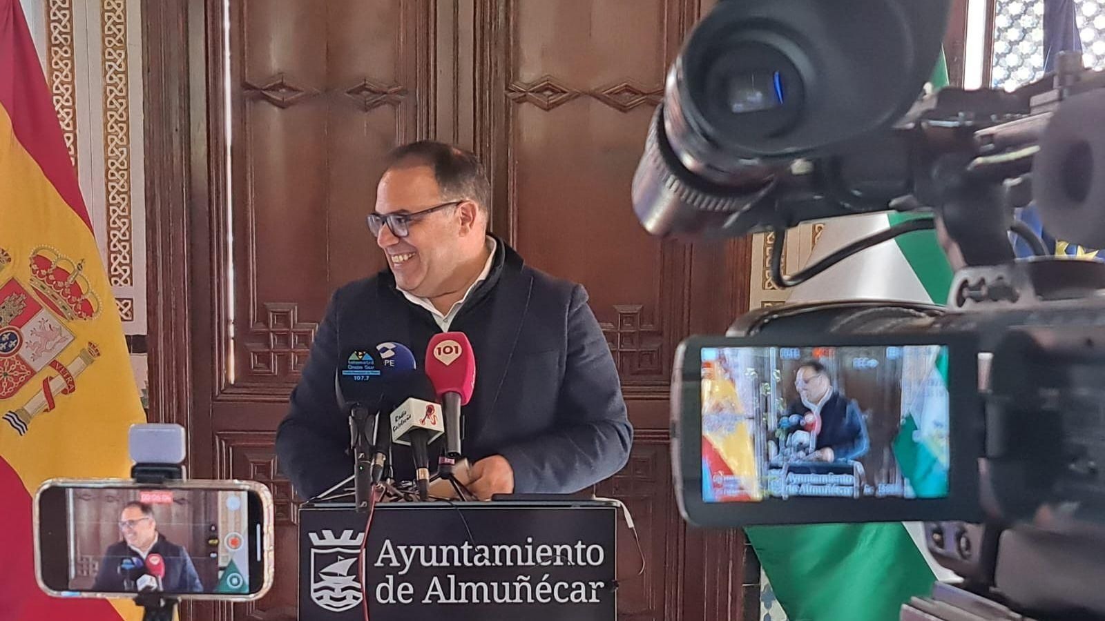 El alcalde de Almuñécar, Juan José Ruiz Joya en la Copa de Navidad con la Prensa celebrada en los salones del Palacete de la Najarra.