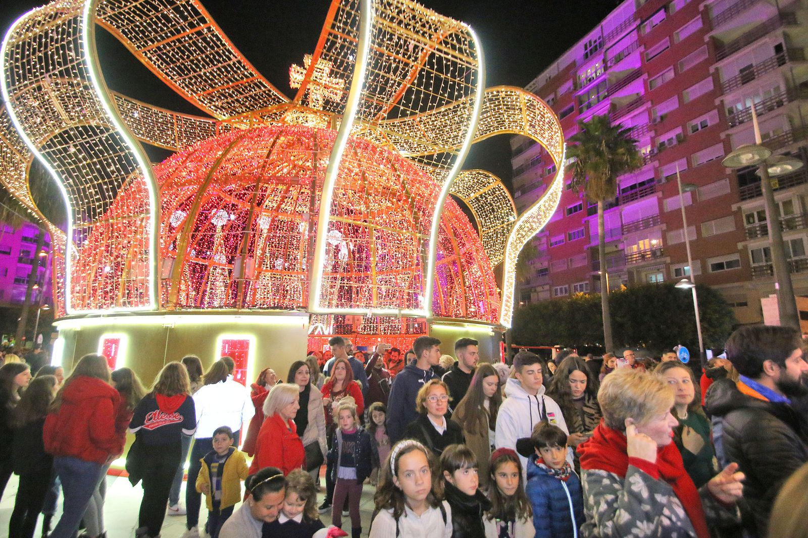 Las imágenes del encendido de las coronas de los Reyes Magos