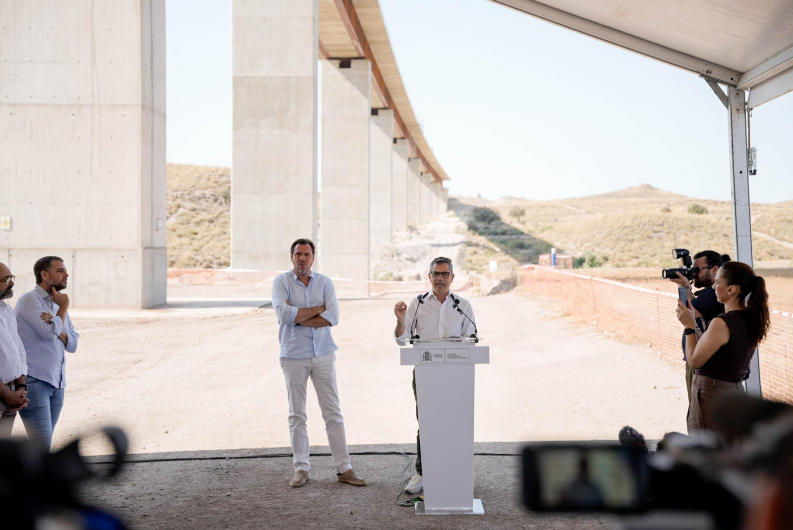 Los ministros Félix Bolaños y Óscar Puente visitan el viaducto de los Feos de Almería