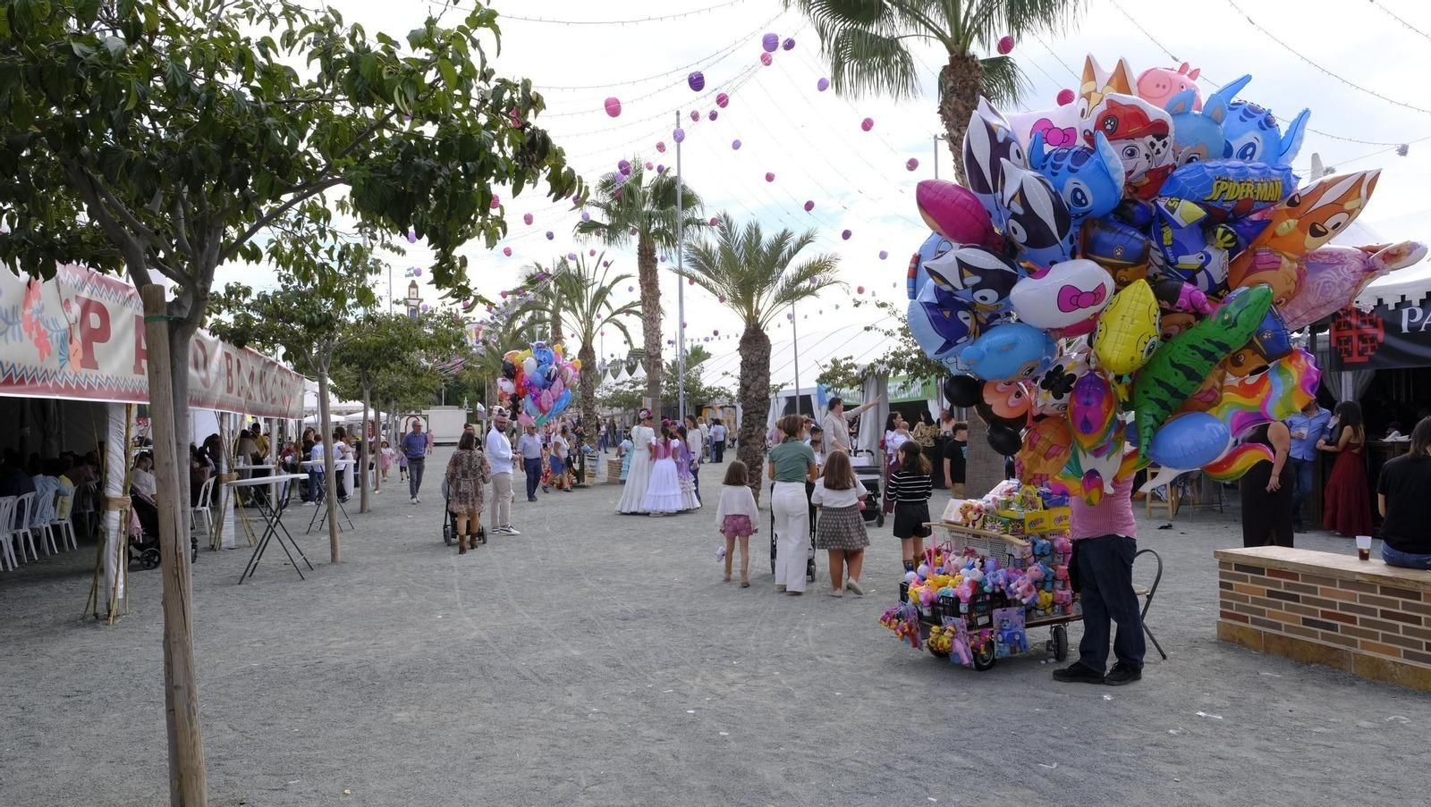 El recinto ferial seguirá siendo punto de encuentro para las familias hasta el martes.